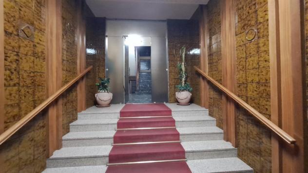 VIA NALLINO 42 - VENDESI TRILOCALE CON TERRAZZO