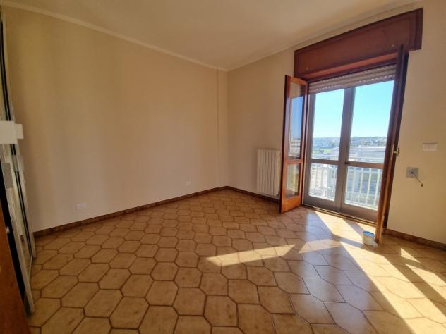 Affittasi appartamento semi arredato con garage a Lecce - Foto 7