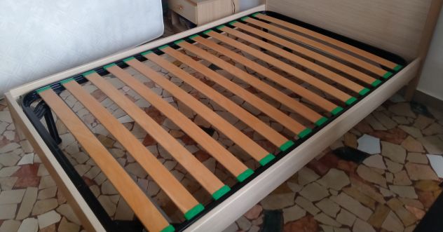 Armadio e letto in frassino fornito rete a doghe - Foto 9