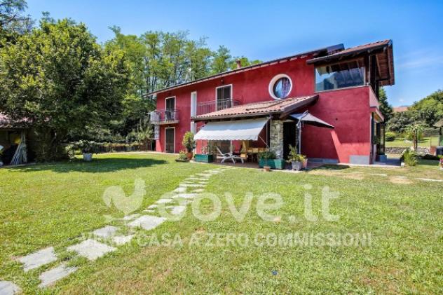 Villa di 210 m² con 4 locali in vendita a Porto Valtravaglia