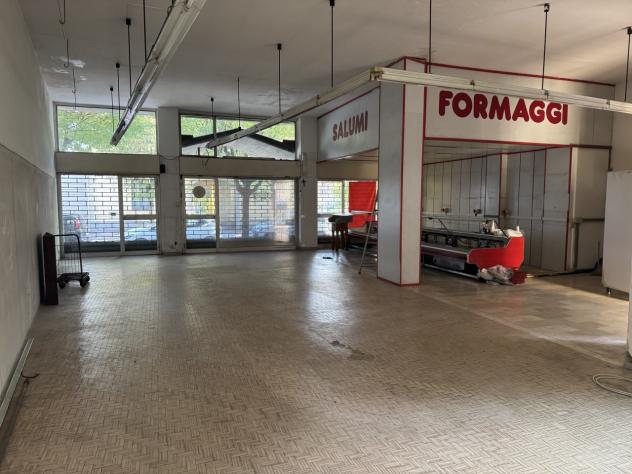 Locale commerciale in vendita a Lodi