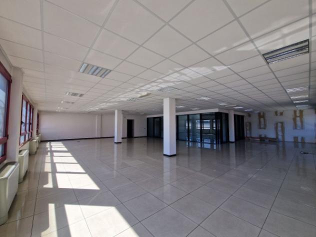Immobile di 240 m² con 1 locale in affitto a Pero - Foto 16