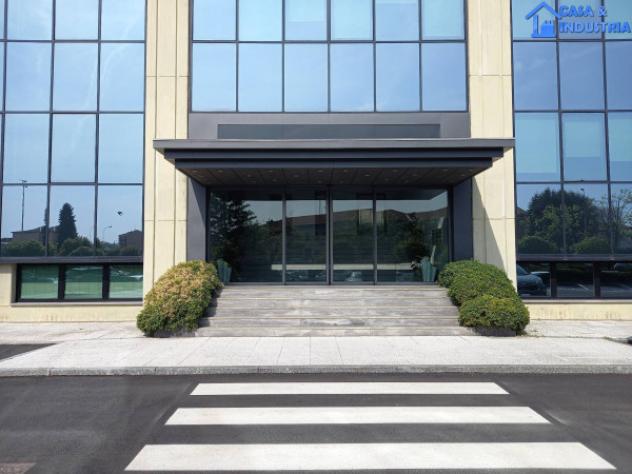Immobile di 455 m² con più di 5 locali in affitto a Limbiate - Foto 3