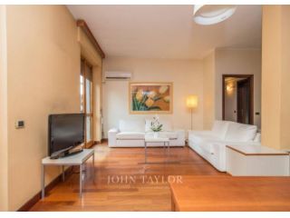 Appartamento di 130 m² con 5 locali in affitto a Milano