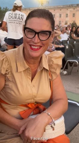 Donna italiana 40 anni per pulizie ad ore compenso 10 euro l ora