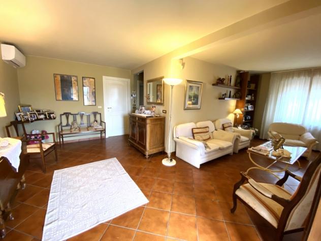 Villetta Indipendente con Giardino su 4 Lati – Ideale per Due Famiglie - Foto 3