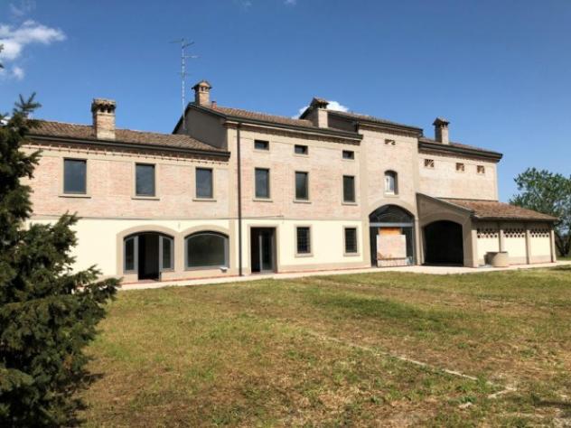 Rustico / Casale di 1100 m² con più di 5 locali in vendita a Carpi - Foto 3