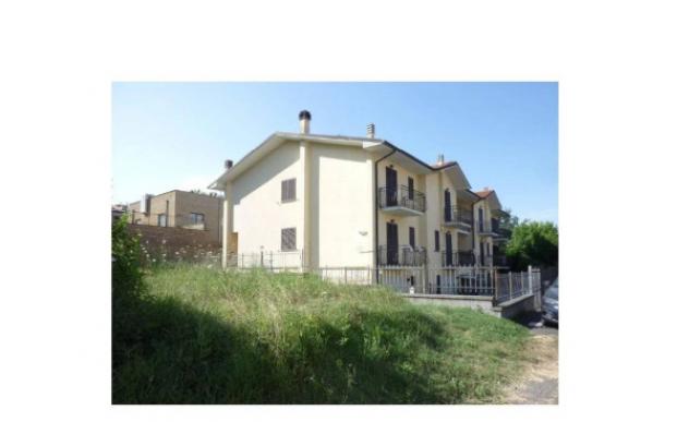 Immobile in asta di 154 m² con più di 5 locali e box auto in vendita a Acquapendente - Foto 2