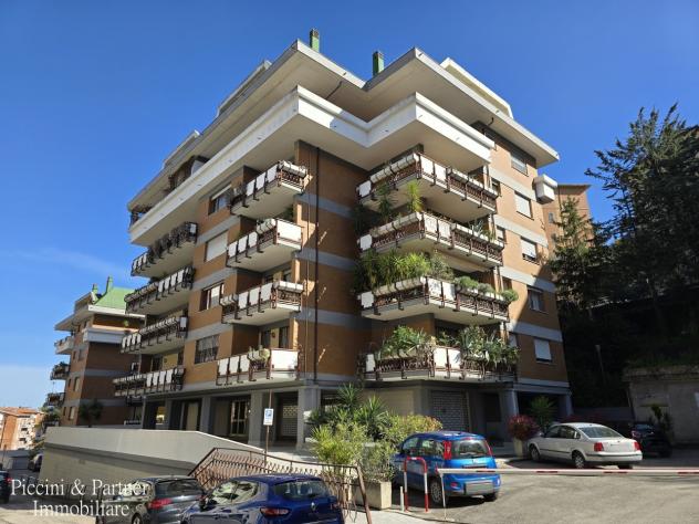 Pentalocale in vendita a Perugia