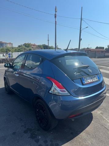 Lancia Ypsilon 1.0 FireFly 5 porte S&S Hybrid Alberta Ferretti - Foto 2