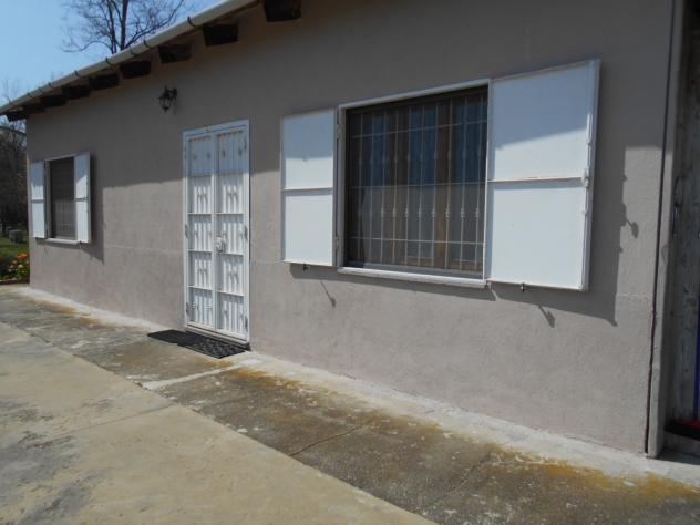angolo verde
In mezzo al verde, magazzino realizzato con ingresso, zona cucina e camera e bagno (Non è censito come abitazione e non è possibili farlo - Foto 6