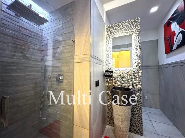 ESCLUSIVA VILLA SINGOLA CON PARCO PRIVATO DI OLTRE 2.100 MQ – CISLAGO (VA) - Foto 18