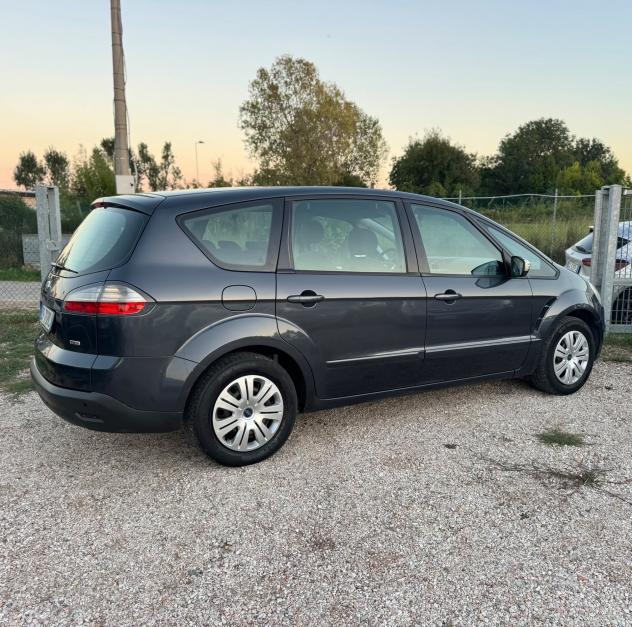 Ford S-Max+ 2.0 TDCi 140CV DPF - Foto 4
