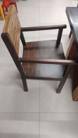 Vendo Tavolo Etnico 90x90 e 2 sedie standard e 2 sedie con braccioli - Foto 3