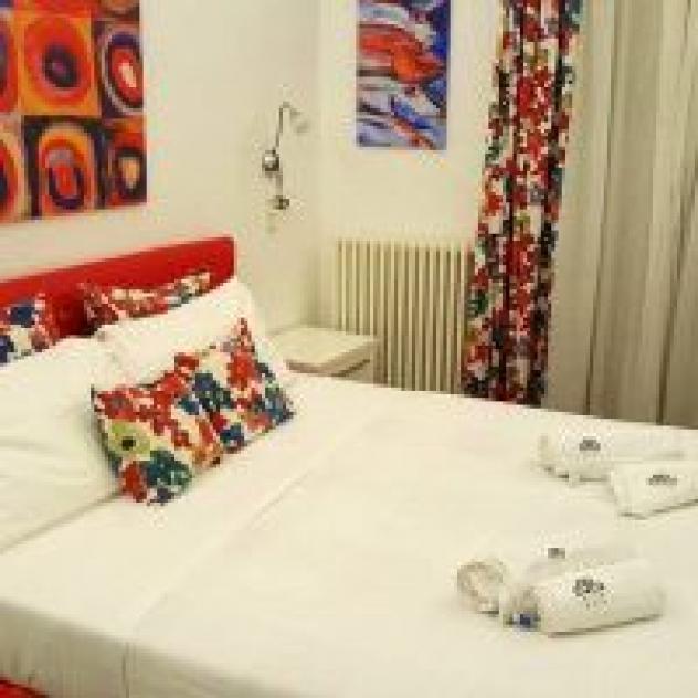 B&B White
