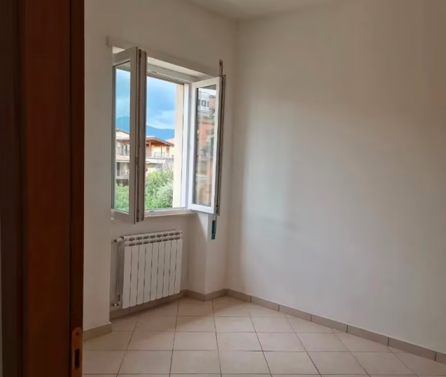 GUIDONIA BILOCALE ARREDATO CON BALCONE E POSTO AUTO - Foto 2