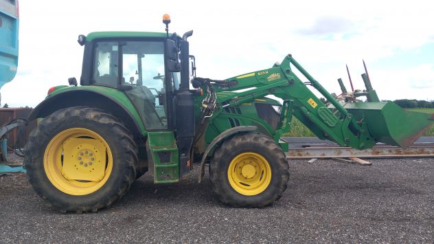 trattore JOHN DEERE