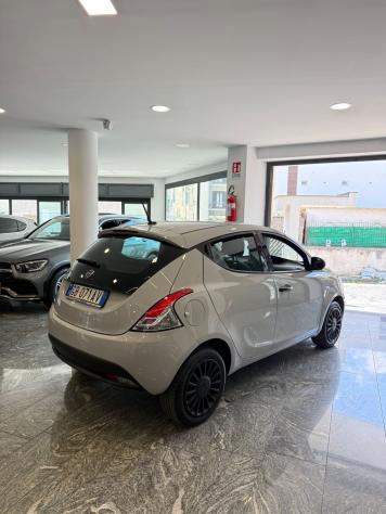 Lancia Ypsilon 1.2 69 CV 5 porte S&S Gold - Foto 3
