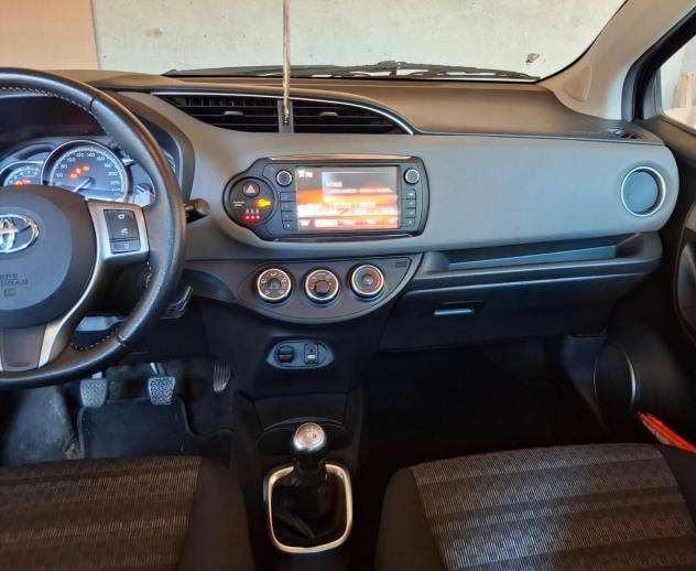 Toyota Yaris 1.0 5 porte Lounge - Foto 7