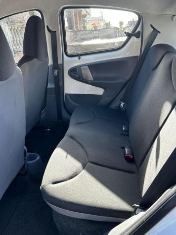 TOYOTA - Aygo - Con. 1.0 VVT-i 72 CV 5p. x-cite MMT - Foto 8