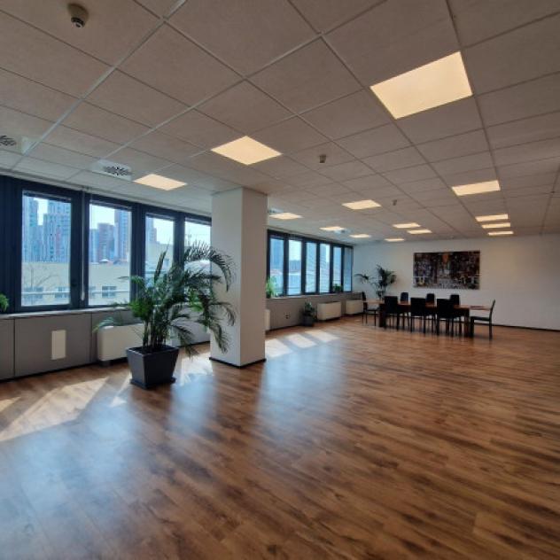 Immobile di 2150 m² con più di 5 locali in affitto a Pero - Foto 9