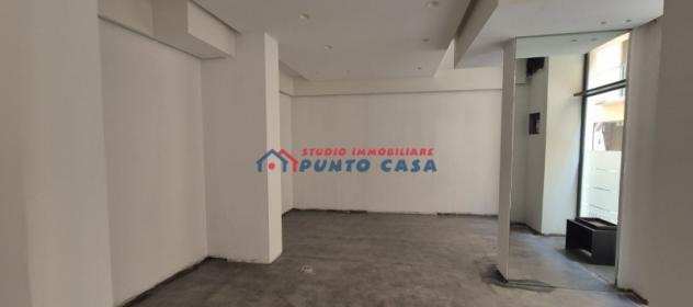 CENTRO STORICO – Via delle Arti, locale commerciale mq 80 ca, open space, tre vetrine su strada. Perfette condizioni, ottima posizione. Euro 1.100,00 - Foto 10