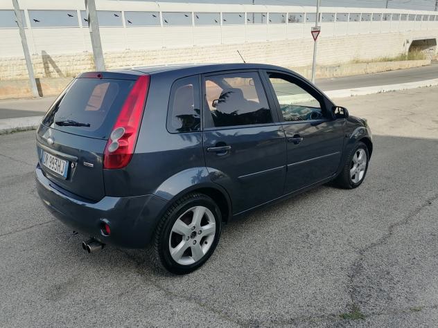 Ford Fiesta 1.4 TDCi 70cv 5p. 2008 - Foto 4