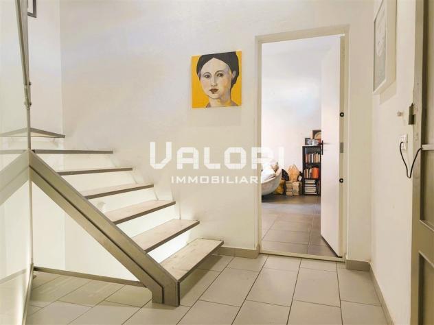 INCANTEVOLE TERRA-CIELO RISTRUTTURATA CON CORTE PRIVATA E GARAGE - Foto 5