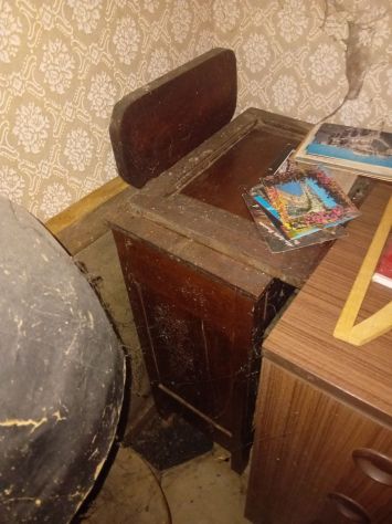 Mobiletto in legno da restaurare
