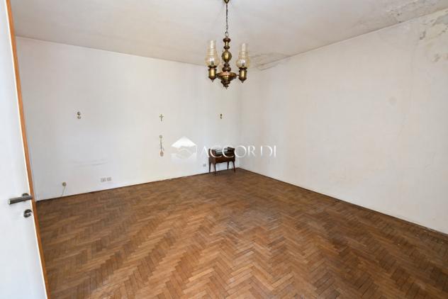 CASA INDIPENDENTE di 7 vani e di 328 mq (MONTEBELLUNA) rif. PE8 - Foto 11