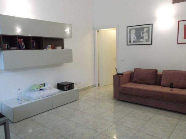 Monolocale in pieno centro storico completamente ristrutturato con angolo cottura e bagno finestrato con doccia. Perfetto come appoggio al mare! no ci