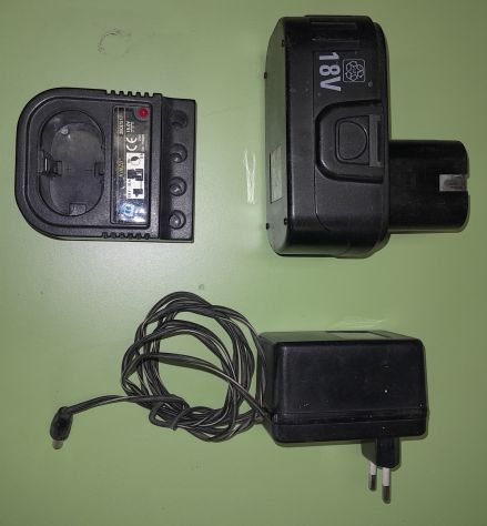 Ricarica batterie della Kinzo. E inclusa una batteria da 18 Volt da rigenerare.