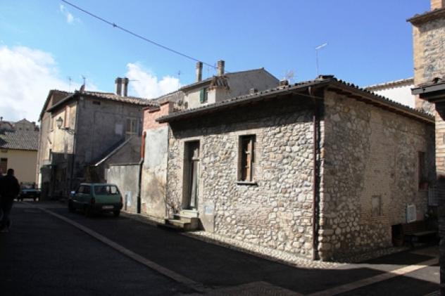 Castel viscardo - porzione di fabbricato in pietra allo stato grezzo