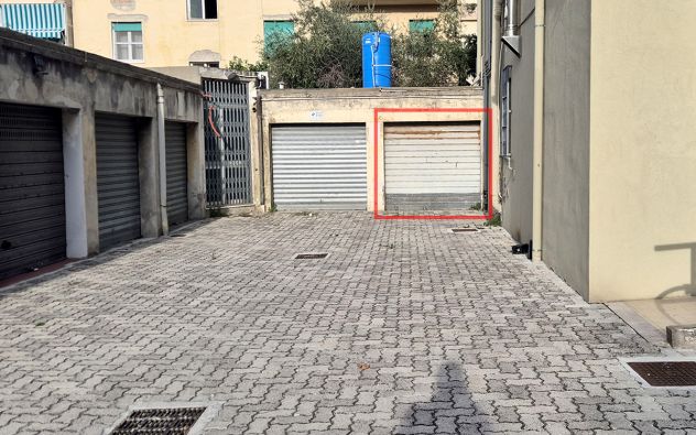 FABBRICOTTI: Garage in condominio recintato.