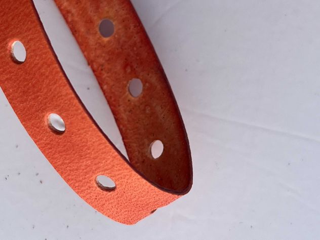 T35 Nastro in pelle a vegetale anilina Rosso forato H 14 mm - L 100 mt - Foto 3