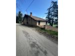 FARNETO VENDESI CASA SINGOLA CON DUE ETTARRI DI TERRENO AGRICOLO