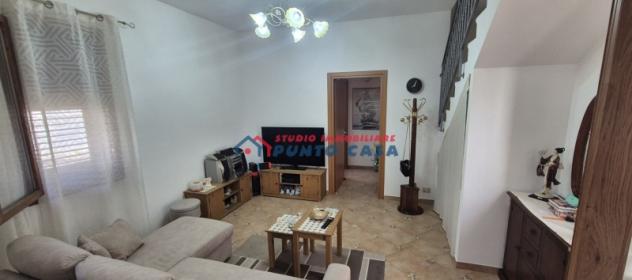 CROCEVIE – Soluzione indipendente su due elevazioni P.T. + 1°P. – 140mq ca. + spazio esterno + 2.000mq ca. di terreno – 4 vani + acc. + terrazzi. Otti - Foto 3