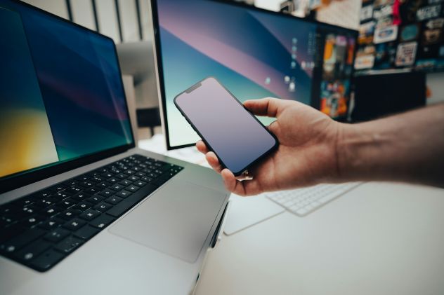 Lezioni informatica e uso smartphone per anziani