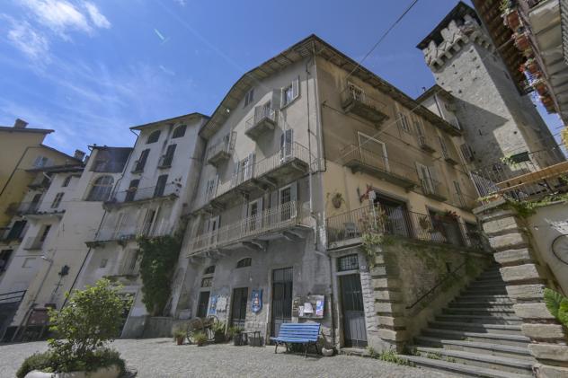 Palazzo / Edificio in vendita a Lanzo Torinese