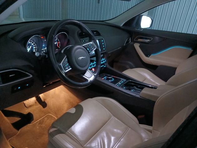 đ Jaguar F-Pace 2.0D 180 CV AWD Portfolio â Lusso e Prestazioni Integrali - Foto 4