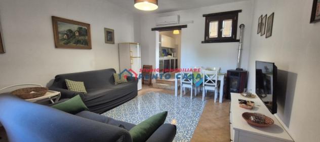 Sant’Andrea – Casa indipendente arredata su due elevazioni + terrazzo panoramico – 160 mq ca. – ampio 3 vani + acc. + terrazzino. Ottime condizioni. E