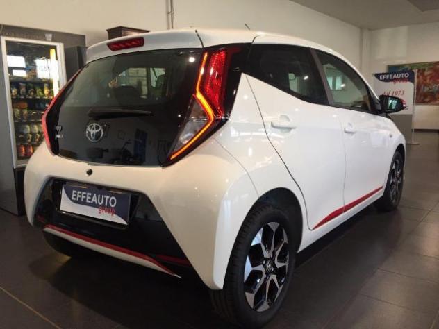Toyota Aygo 1.0 VVT-i 69 CV 5 porte x-play TTS - Foto 6