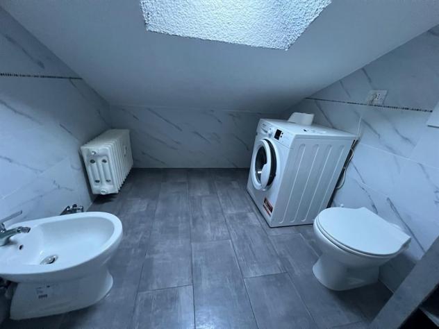 Bilocale mansardato ristrutturato e arredato - Foto 9
