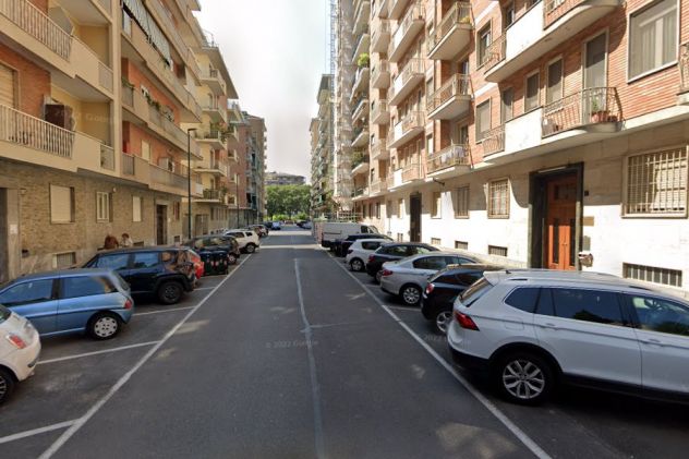 CORSO ROSSELLI TRILOCALE RISTRUTTURATO CON TERRAZZINO