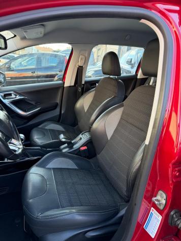 Peugeot 2008 BlueHDi 100 ALLURE - Foto 9