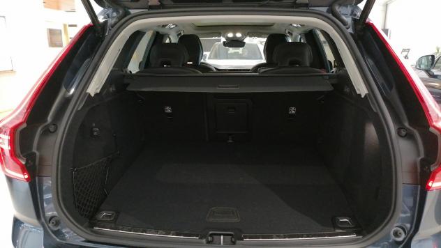 Volvo XC60 XC60 T6 Plug-in hybrid AWD automatico Plus Dark MY25 - Foto 8