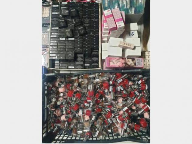 STOCK DI CIRCA 300 PRODOTTI DI COSMETICA ASSORTITI - Foto 5
