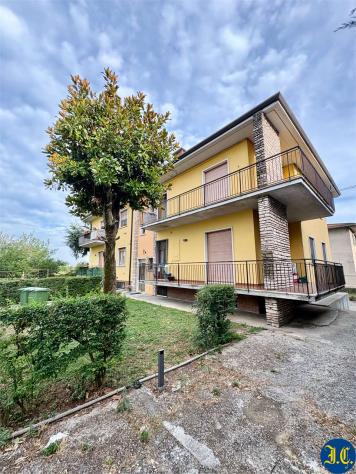 V005530 - AMPIO TRILOCALE CON TERRAZZO ANGOLARE E GARAGE - Foto 2