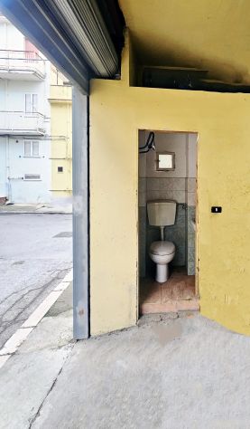 VENDESI COMODO GARAGE DI 80 MQ IN VIA CAIROLI, 1 e 3 – VENOSA - Foto 4