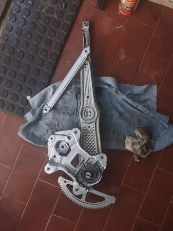 alzavetro anteriore destro toyota - Foto 4